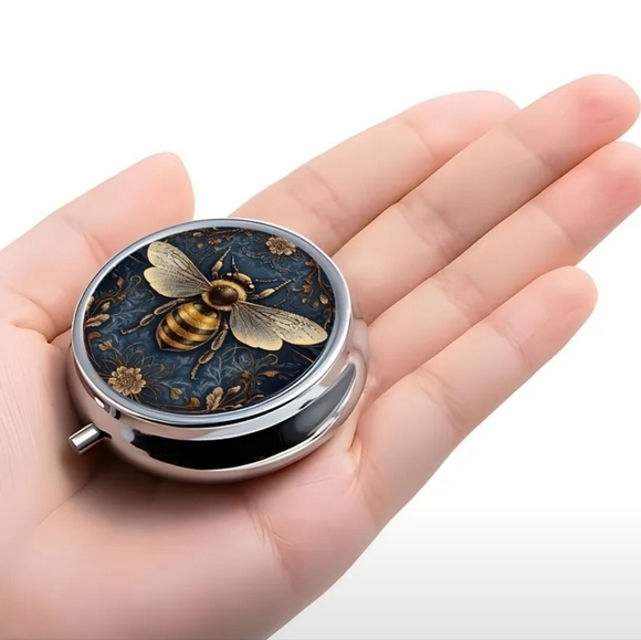 Bee Pill Case – Vintage-Inspired Compact Pill Organizer with 3 Compartments - Picture 6 of 9